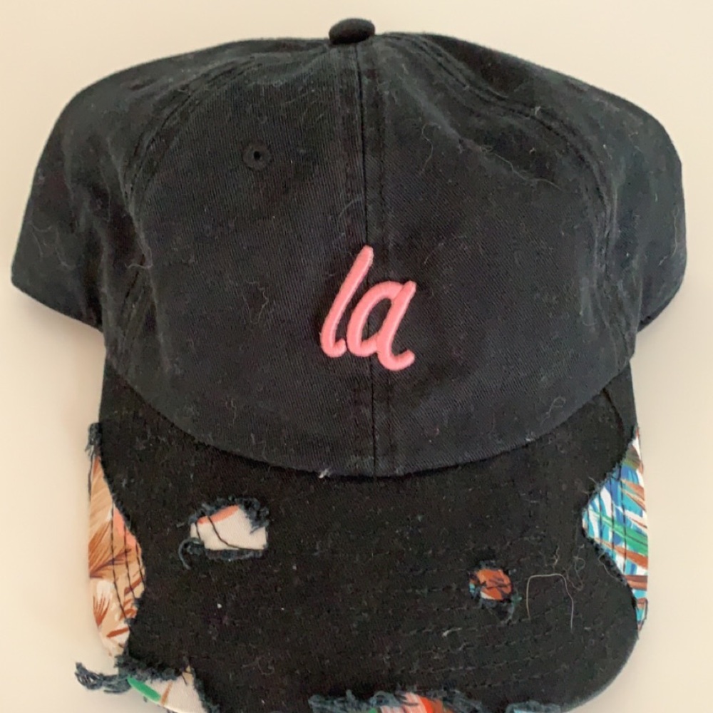 black “la” hat